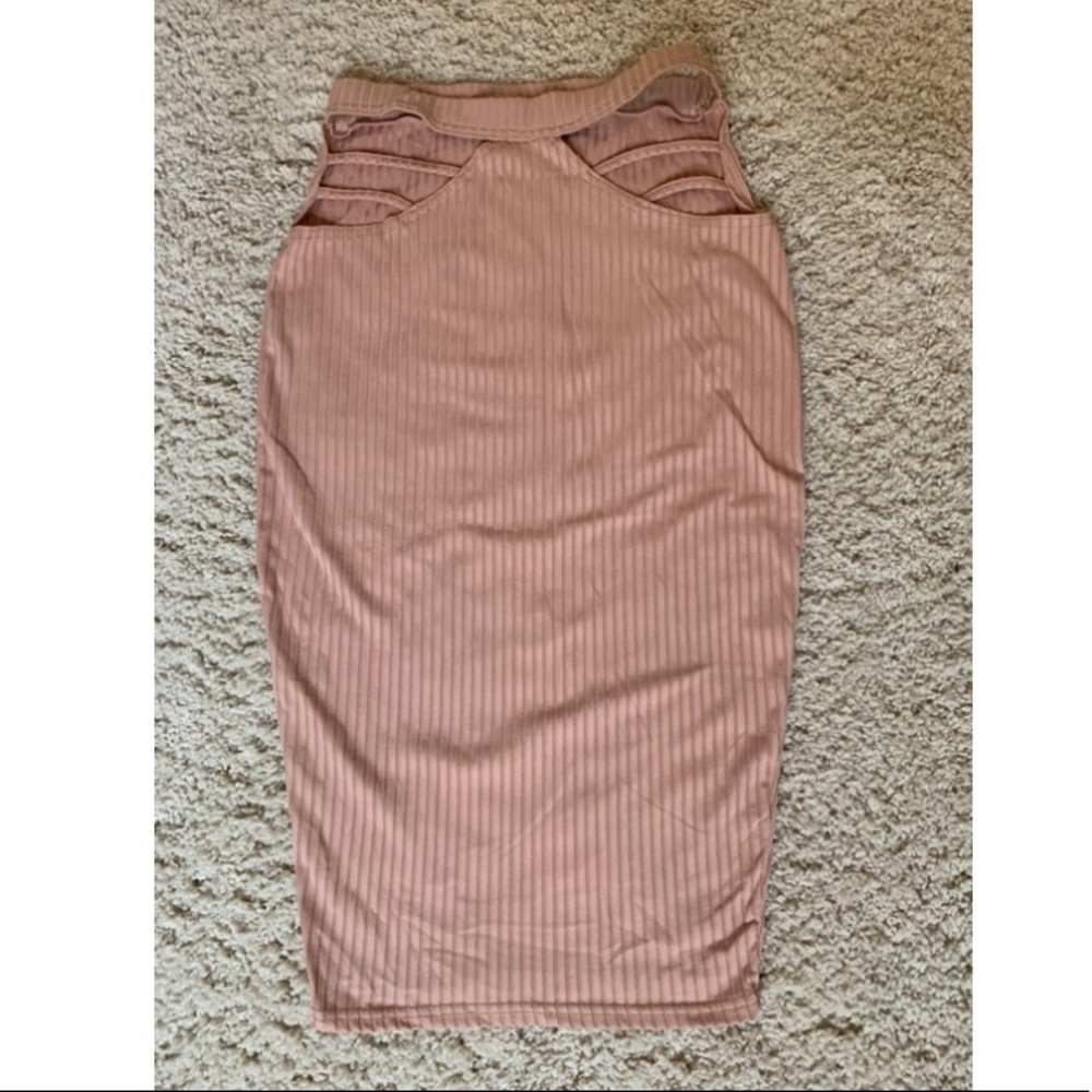 Peach Mid rise Boohoo Bodycon Skirt w/ Cutouts!